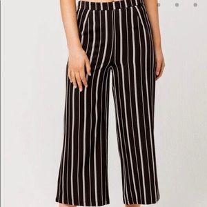 IVY & MAIN Strip Womens Crop Pants